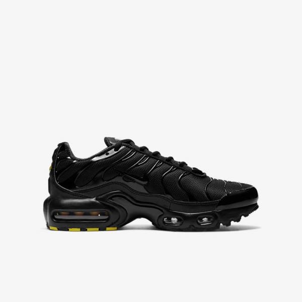 Black Nike Air Max Plus Older Kids' Sneakers | NK051VPY