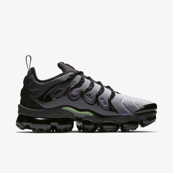 Black / White Nike Air VaporMax Plus Men's Sneakers | NK732ZBK