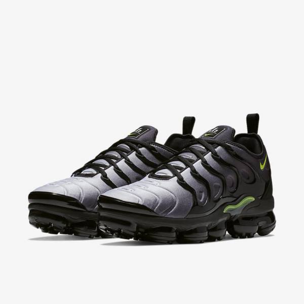 Black / White Nike Air VaporMax Plus Men's Sneakers | NK732ZBK