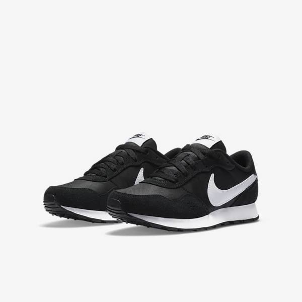 Black / White Nike MD Valiant Older Kids' Sneakers | NK560YQM