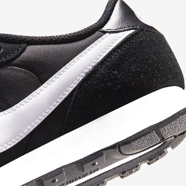 Black / White Nike MD Valiant Older Kids' Sneakers | NK560YQM