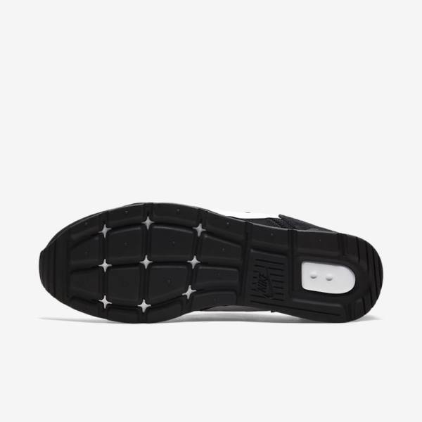 Black / White Nike Venture Runner Men's Sneakers | NK624ZMW