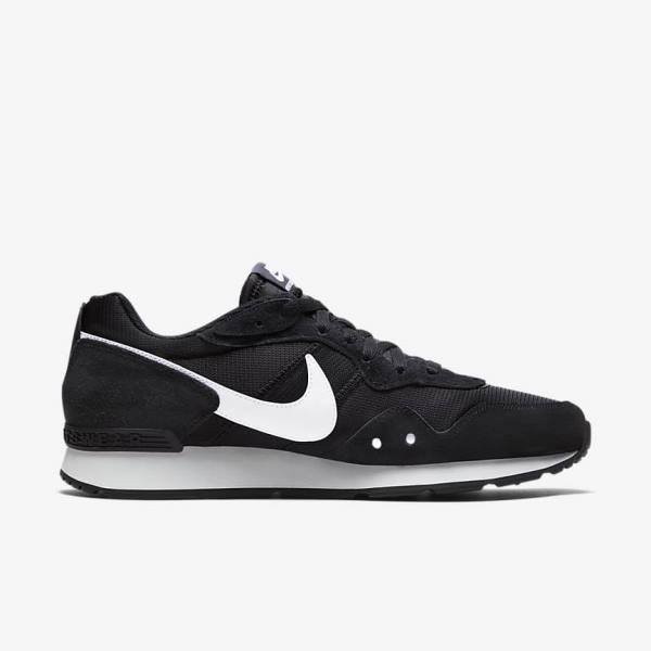 Black / White Nike Venture Runner Men's Sneakers | NK624ZMW