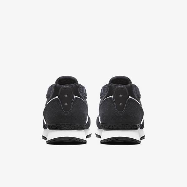 Black / White Nike Venture Runner Men's Sneakers | NK624ZMW