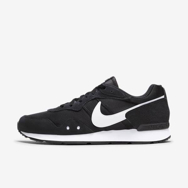 Black / White Nike Venture Runner Men\'s Sneakers | NK624ZMW