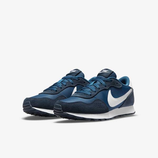 Navy / White Nike MD Valiant Older Kids' Sneakers | NK952PDM