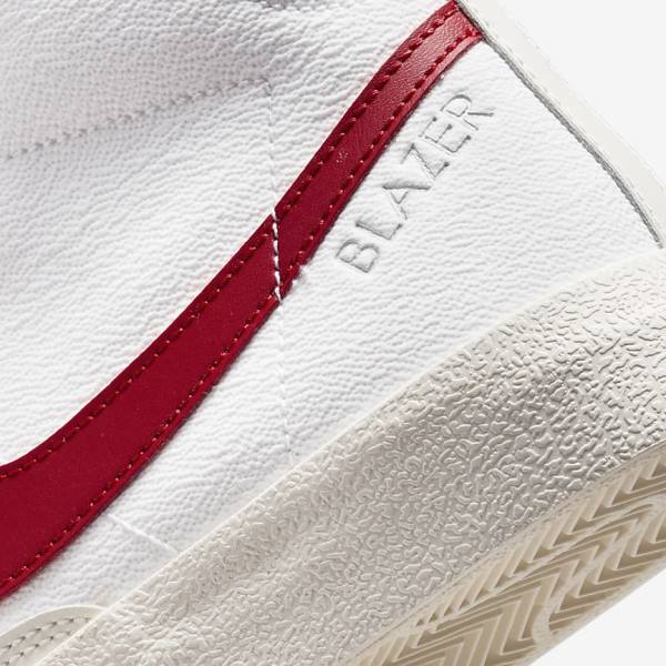 White / Light Grey / Red Nike Blazer Mid 77 Older Kids' Sneakers | NK167ILG