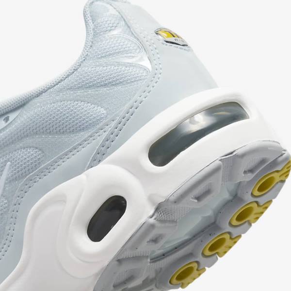 White Nike Air Max Plus Older Kids' Sneakers | NK958ZNW