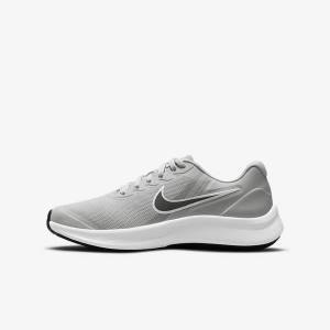 Light Grey / Black Nike Star Runner 3 Older Road Kids' Running Shoes | NK187UCN